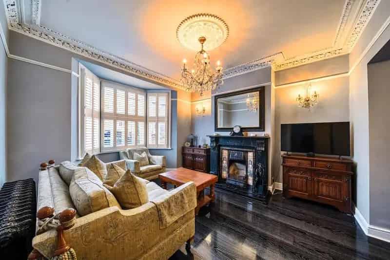 Four Double Bedroom Family Home Near Sheringdale Primary School