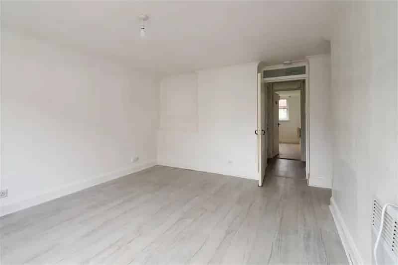 2 Bed Ground Floor Flat 1 Reception Popular Family Area