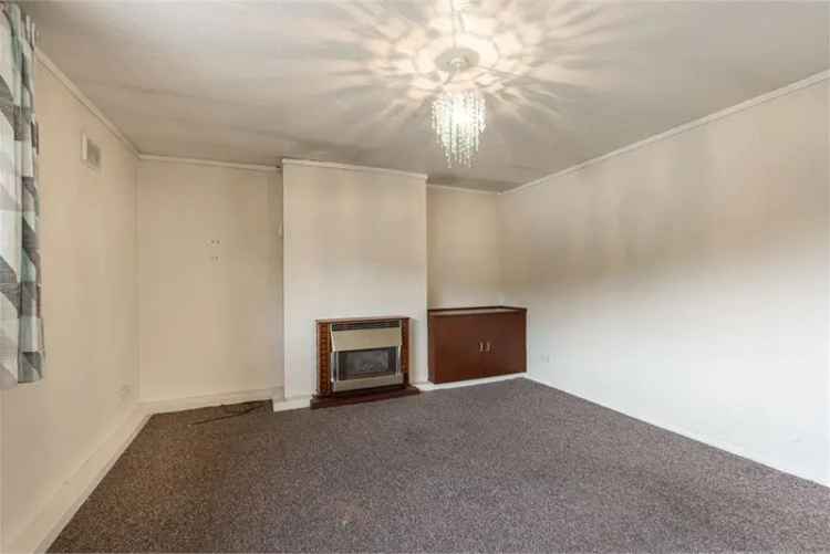 3 Bed Flat - Top Floor with 1 Reception Room