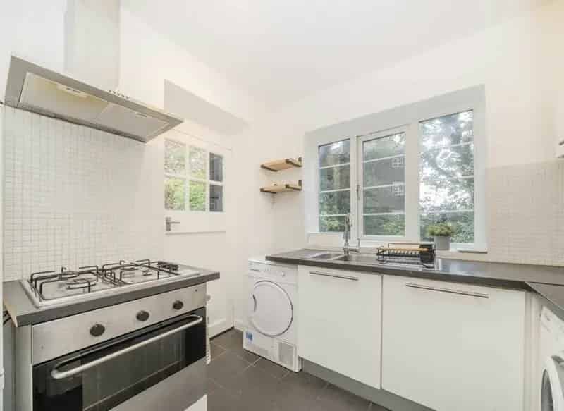 2-Bedroom Flat Clapham South Newly Refurbished