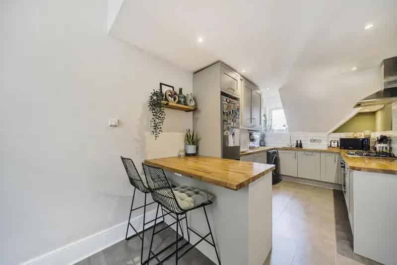 Victorian Conversion near High Street and Common