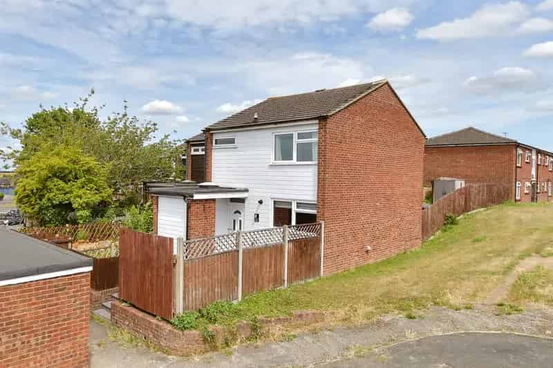 3 Bedroom Terraced House for Sale Near Longfield Station