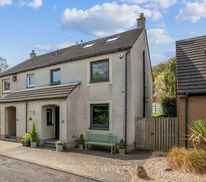 4 Bedroom Semi Detached House for Sale in Blackhall Edinburgh