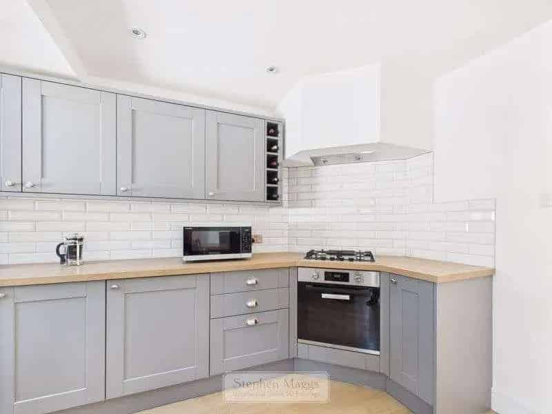 3 Bed Family Home for Sale Near Bath Road