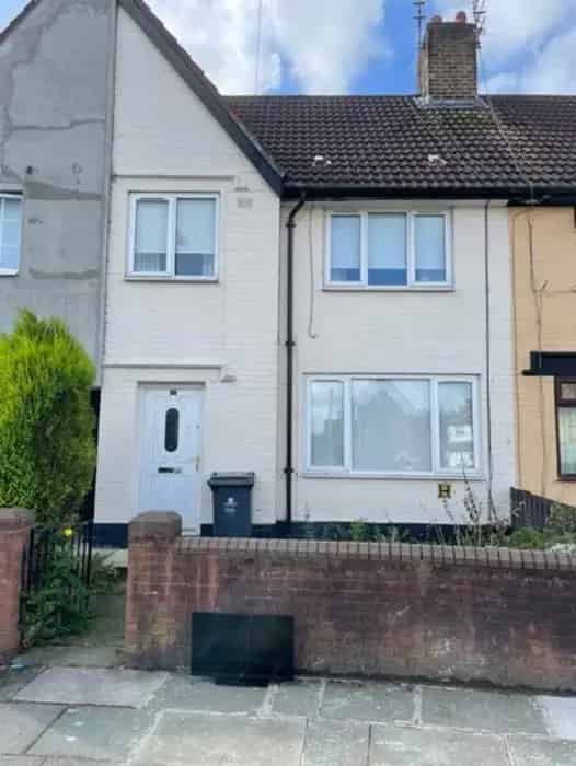 3 Bed House Hillside