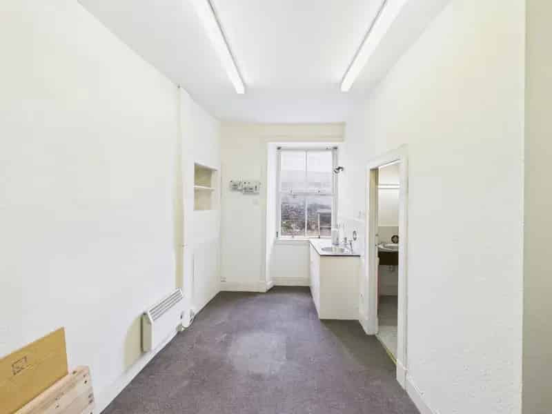 Ground Floor Commercial Unit Ideal for Retail Studio or Office