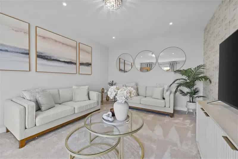 4 Bed Detached House with 1 Reception Room