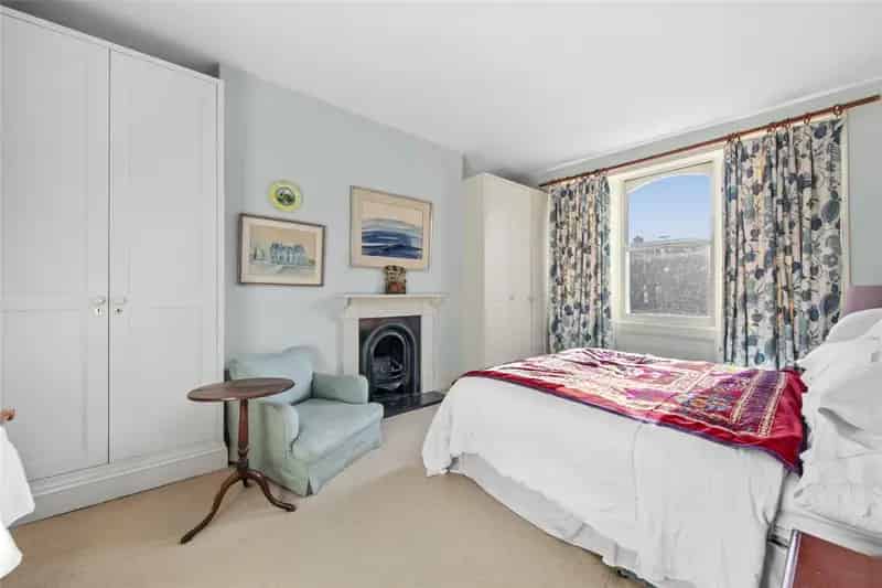 3 bedroom house in London