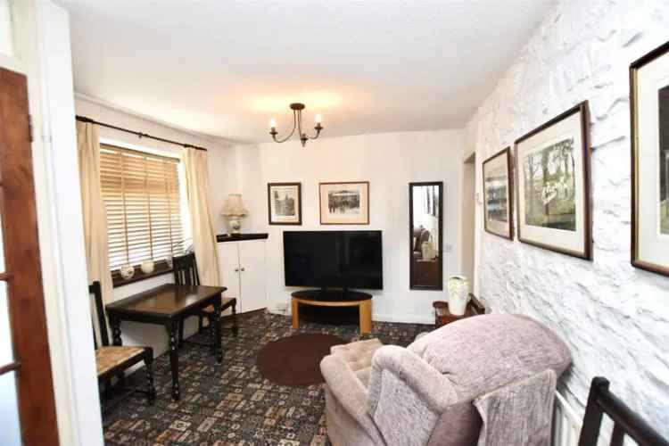 Charming End-Terraced Cottage Near Schools and Motorway