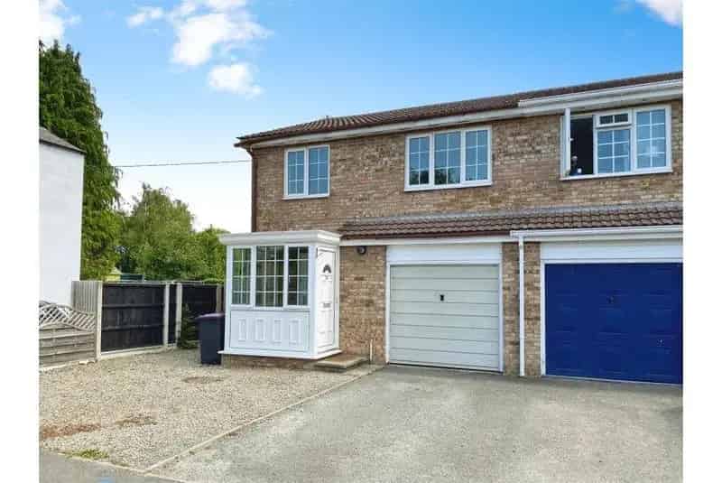 3 Bed Semi-Detached House for Sale