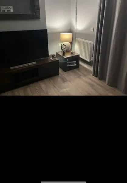 3 Bedroom Mid Terrace House with Driveway and Private Garden