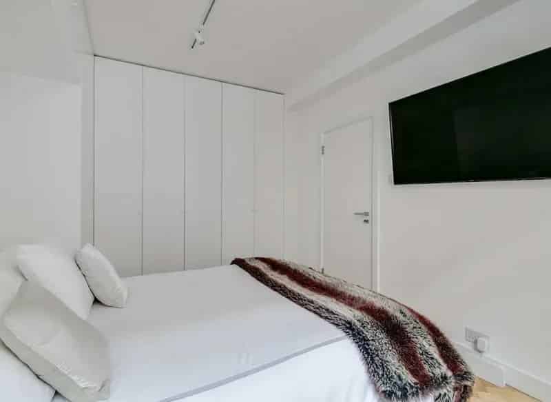 2-Bedroom Apartment in Latymer Court
