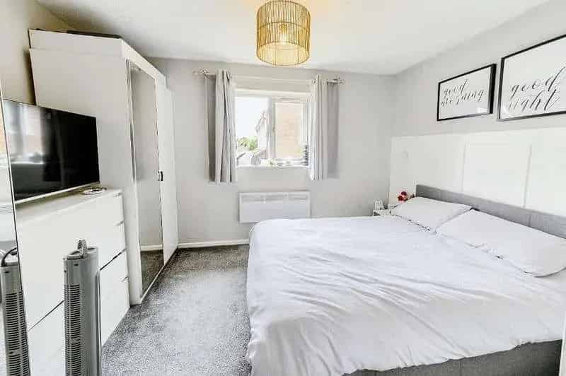 2 bed house for sale