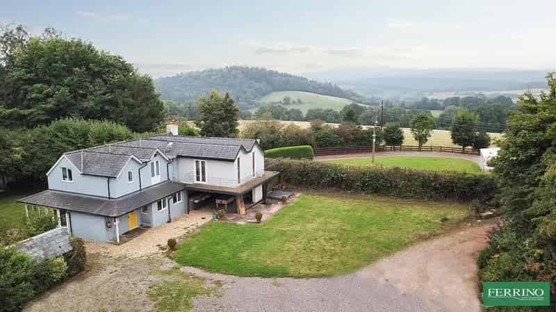 5 Bedroom Detached House for Sale in Peaceful Semi-Rural Location