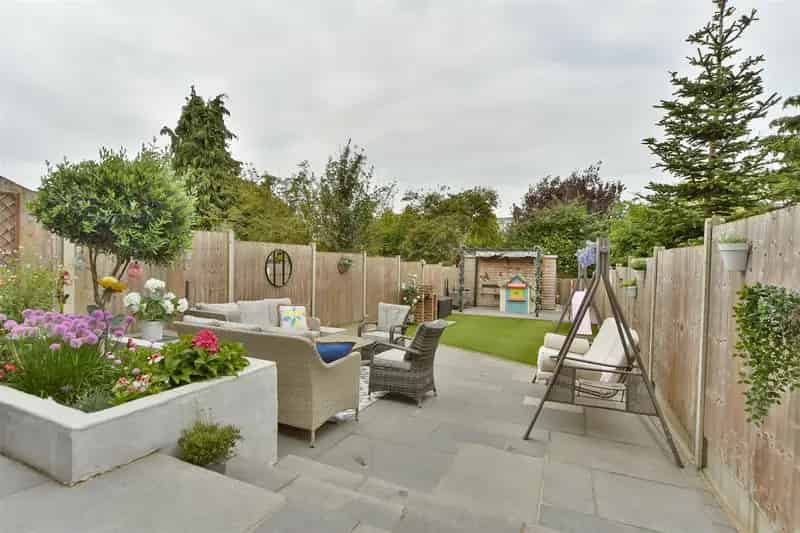 3 Bedroom Family Terrace House Near ChathamRochester