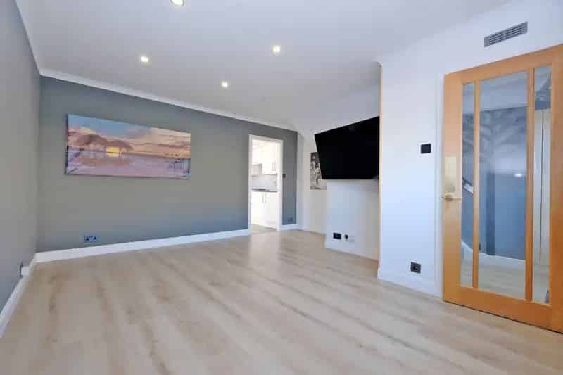 Spacious 2-Bed Terraced House with Driveway and Garden