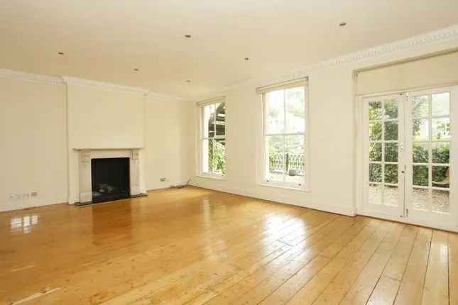 Flat to rent in Warrington Crescent, Little Venice, London W9