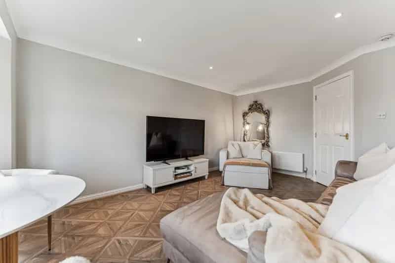 3 Bedroom Top Floor Apartment Anniesland