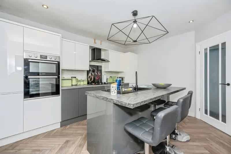 3 Bed Semi Detached House with Potential 4th Bedroom