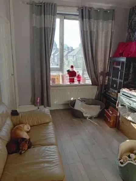 2 Bedroom House Sheffield Near Schools and Shops