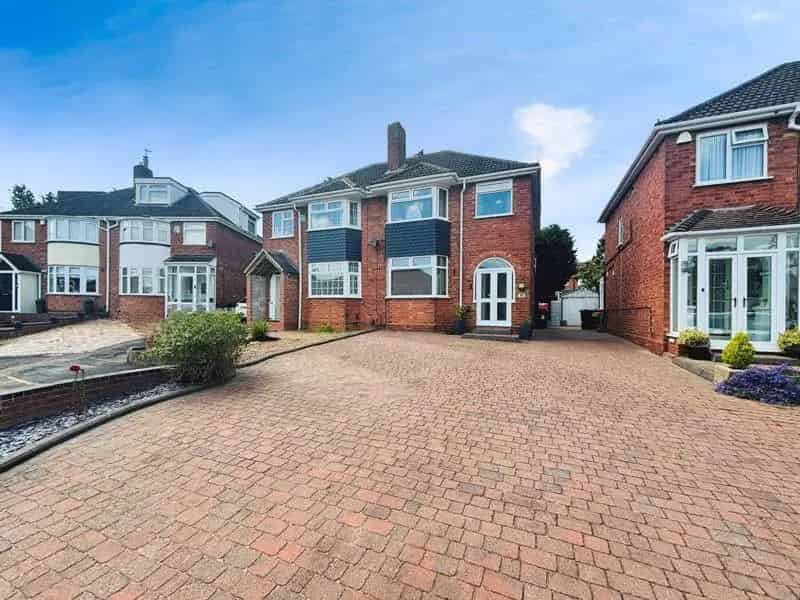 3 Bedroom Semi-Detached House for Sale