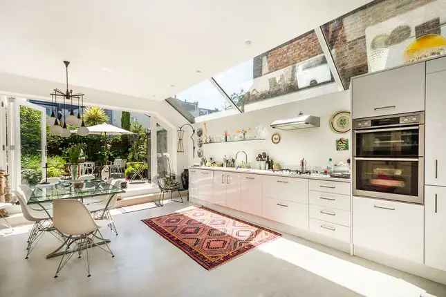 Terraced House for Sale in London SW6