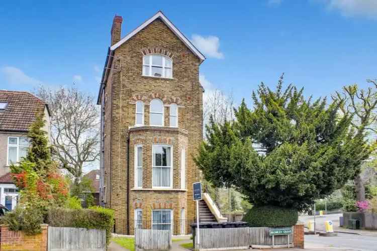 2 Bedroom Flat for Sale in Bromley BR2