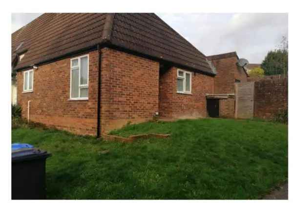 Bungalow For Rent in Mid Sussex, England