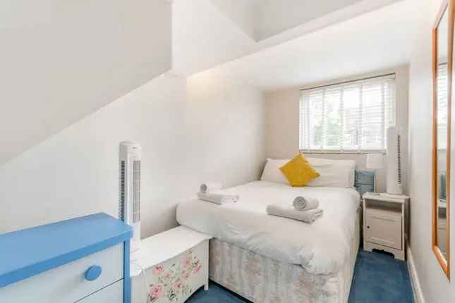 Flat to rent in West Kensington W14, Kensington, London,