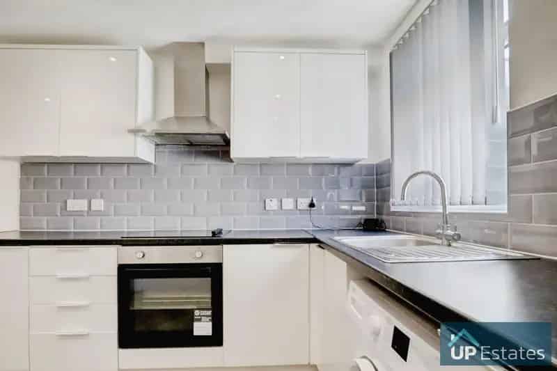 2 Bedroom Flat House to Rent