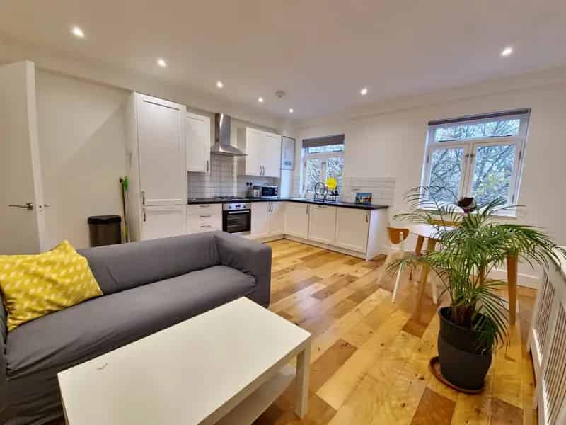 2 Bedroom Flat House to Rent Kennington Zone 2