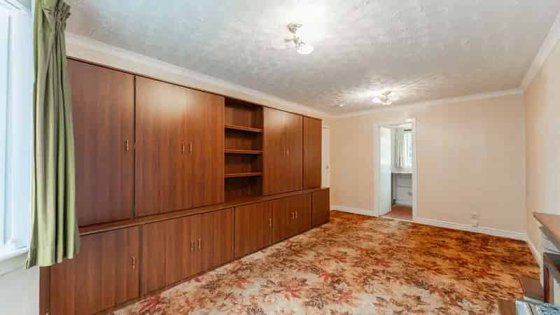 Spacious One Bedroom Flat in Glasgow Near Victoria Park