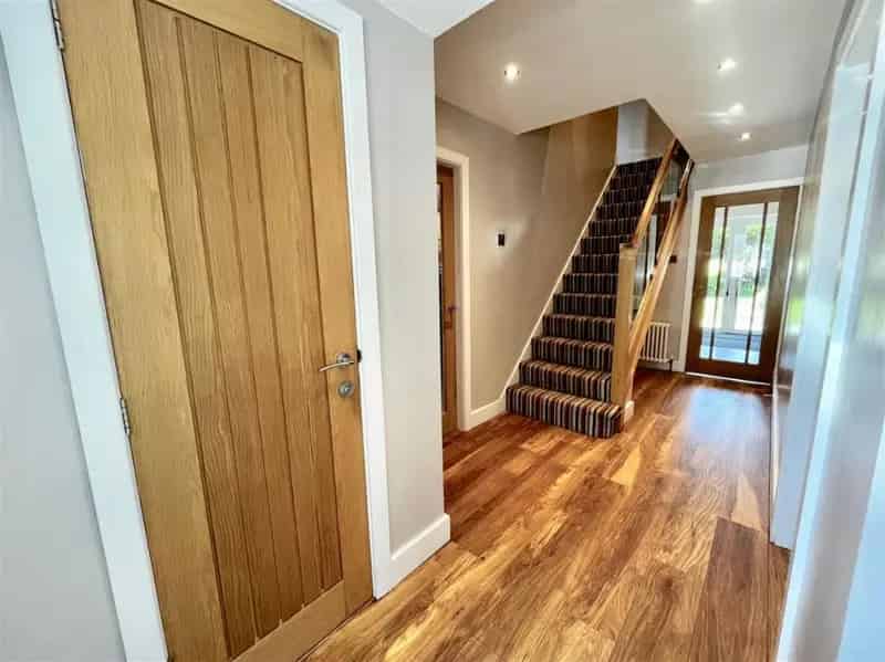 5 bed house for sale