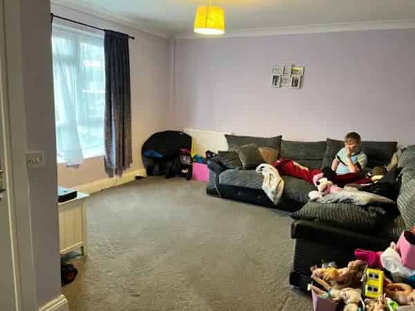 Large 2 Bed House with Gardens and Parking