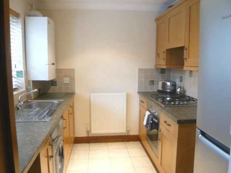 3 Bedroom Semi Detached House Spalding Close To Town Centre