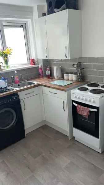 Flat For Rent in Camborne, England