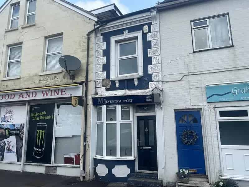 Office Building Conversion Potential 1 Bed Dwelling Parking