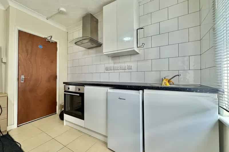 All Bills Included House Share with Off Road Parking