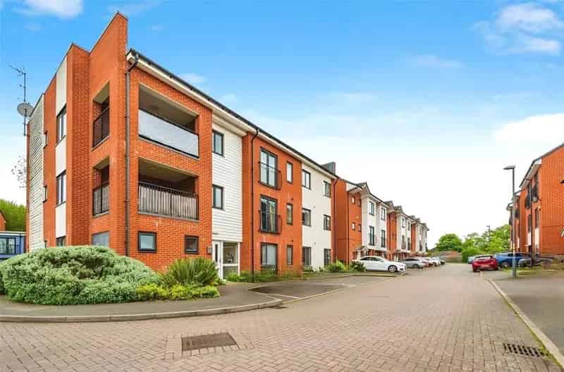 2 Bedroom Apartment for Sale in Warstock