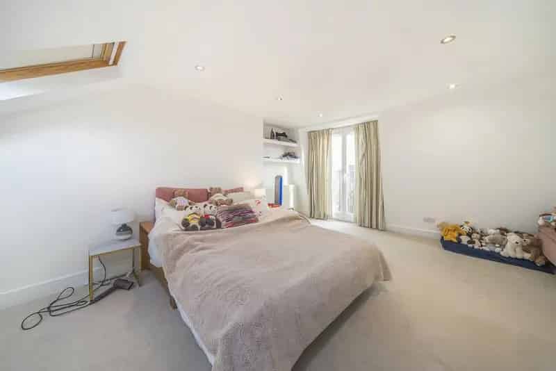 Three Double Bedroom Flat for Rent Near Amenities