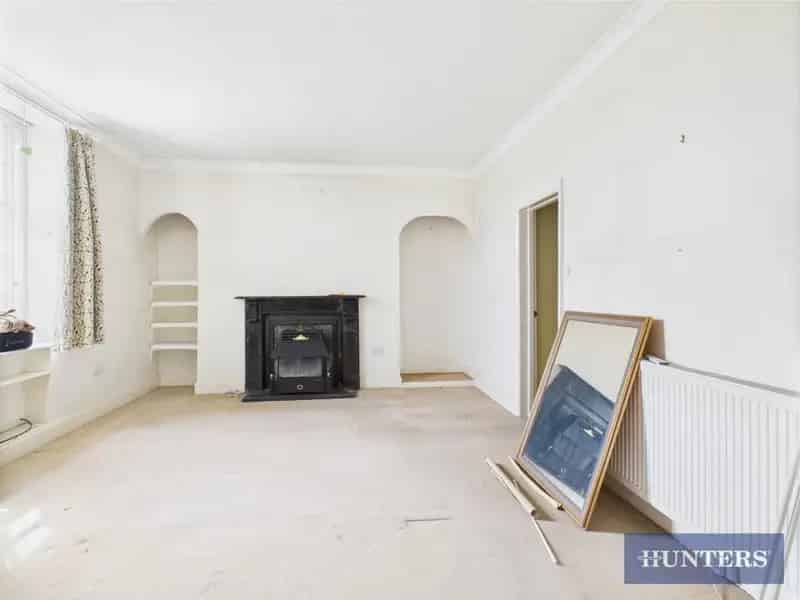 2 Bedroom House To Let Town Center Beach