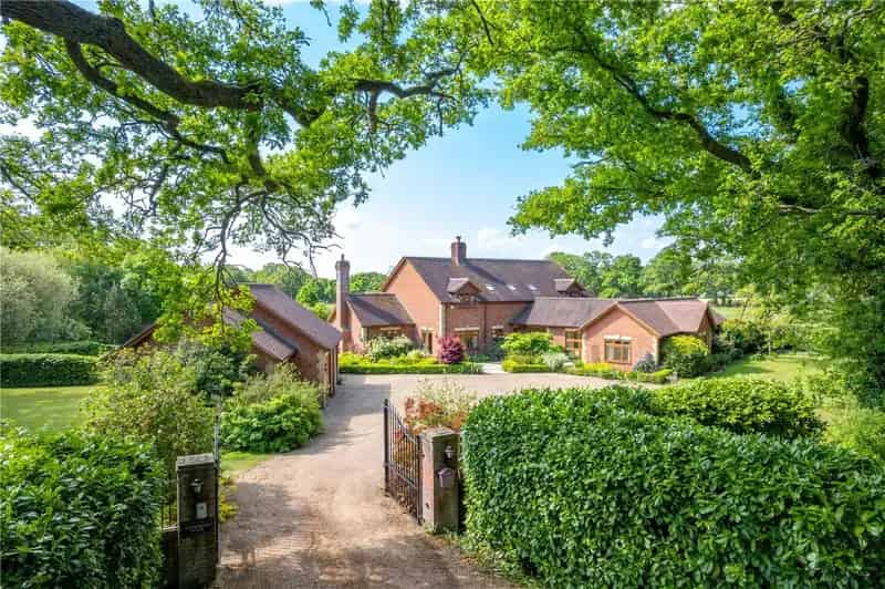 4 Bedroom Victorian House in Rowledge