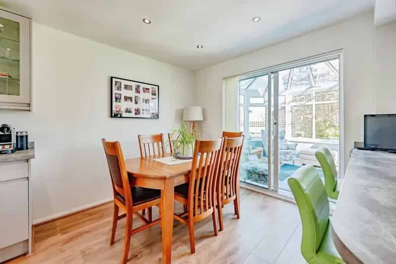 4 Bedroom Family Home with Conservatory and Garage