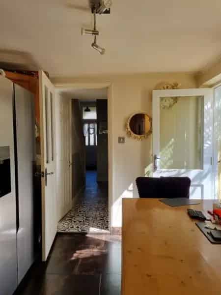 2 Storey House Near Victoria Park - Potential 4 Bedroom