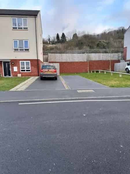 3 Bedroom House Rotherham Large Garden Driveway