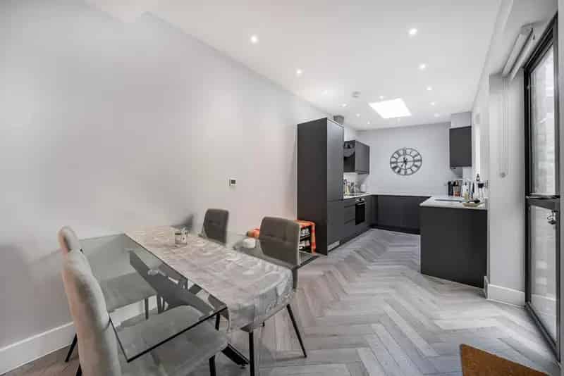 Stunning Modern House Corner Plot No Onward Chain