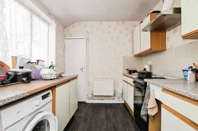 3 Bedroom Family Home Near Carters Green Tram Stop