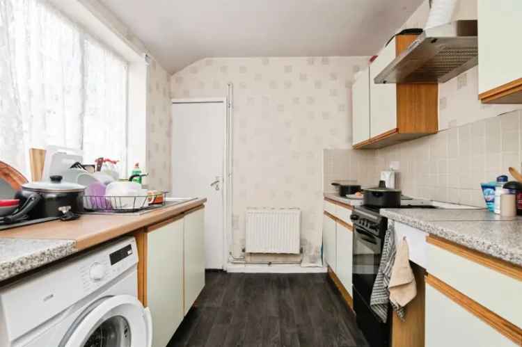 3 Bedroom Family Home Near Carters Green Tram Stop