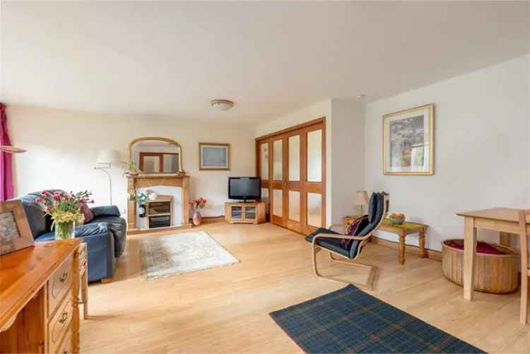 4 Bed House Linked Detached with 2 Reception Rooms