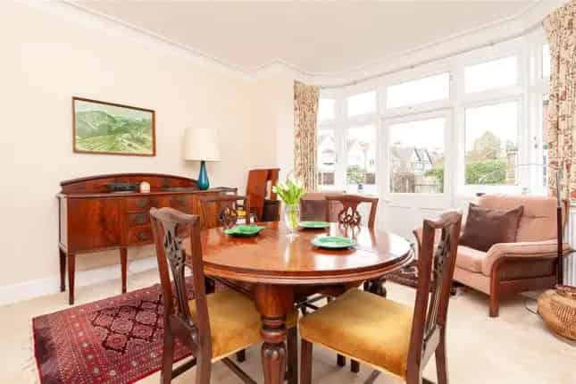 Detached House for Sale in Twickenham